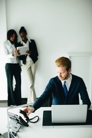 Understanding Emotional Intelligence in the Modern British Workplace: A Comprehensive Guide