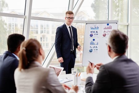 Understanding British Meeting Manners: Do’s and Don’ts in the UK Workplace