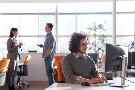 Remote and Hybrid Team Management: UK Leadership Challenges and Solutions